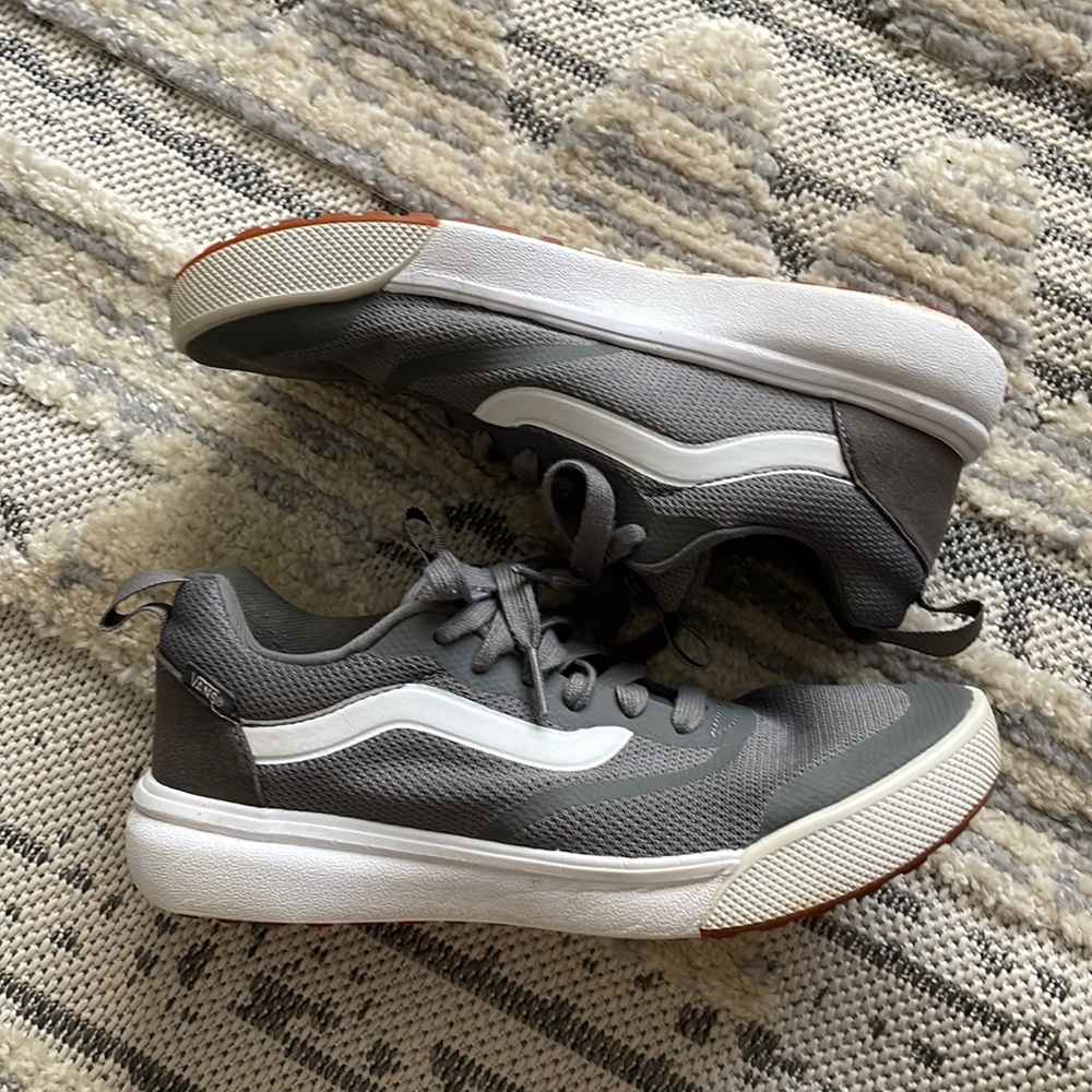 Vans ultra range gray and white sneakers